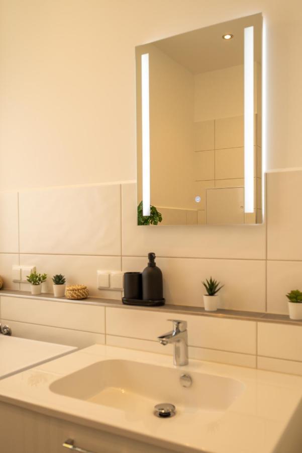 גרה Maremar - Design Apartment - Luxus Boxspringbett - Zentral - Kueche - Arbeitsplatz - Highspeed Wlan מראה חיצוני תמונה